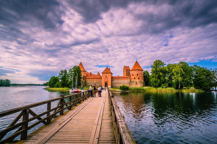 trakai-island-castle-bridge-at-dusk
